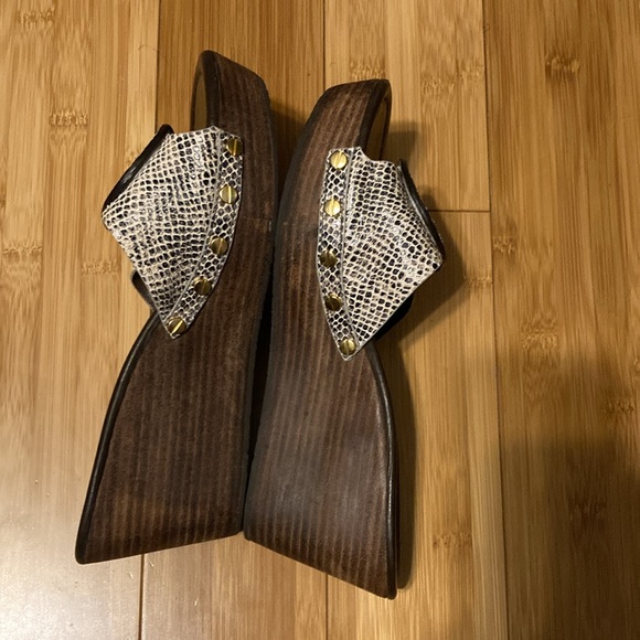 Tory Burch Grey Sandal Wedge PATTI-PITONE ROCHA Snake Logo Women’s Size 8.5 M - Picture 5 of 8